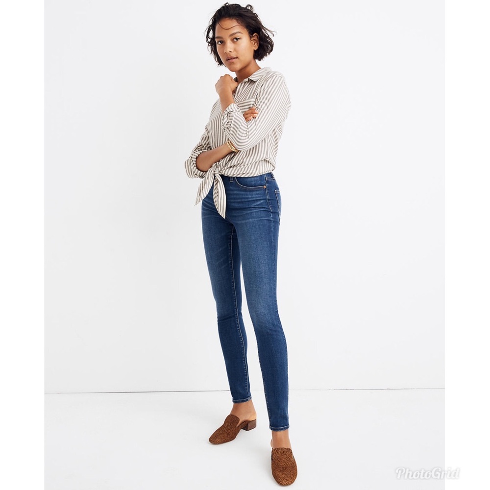 Curvy High Rise Skinny Jeans in Hayes Wash